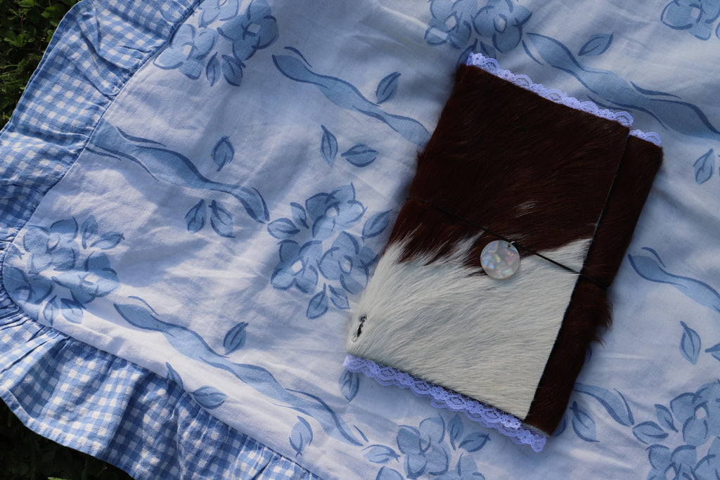 Carnet Brume — Pinky Promises (9)