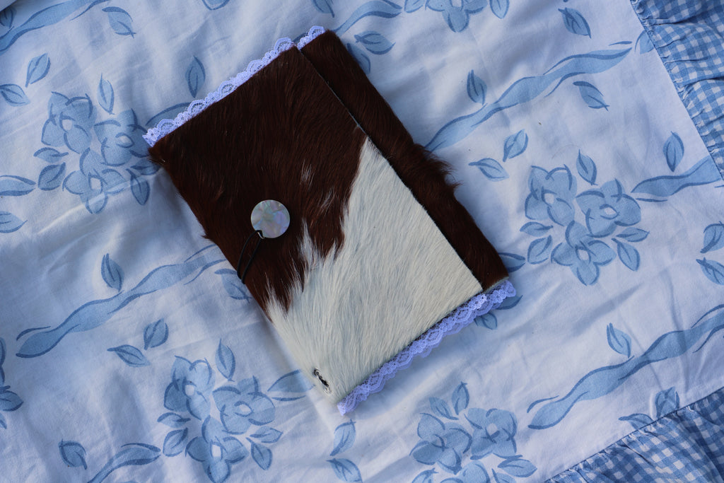 Carnet Brume — Pinky Promises (8)