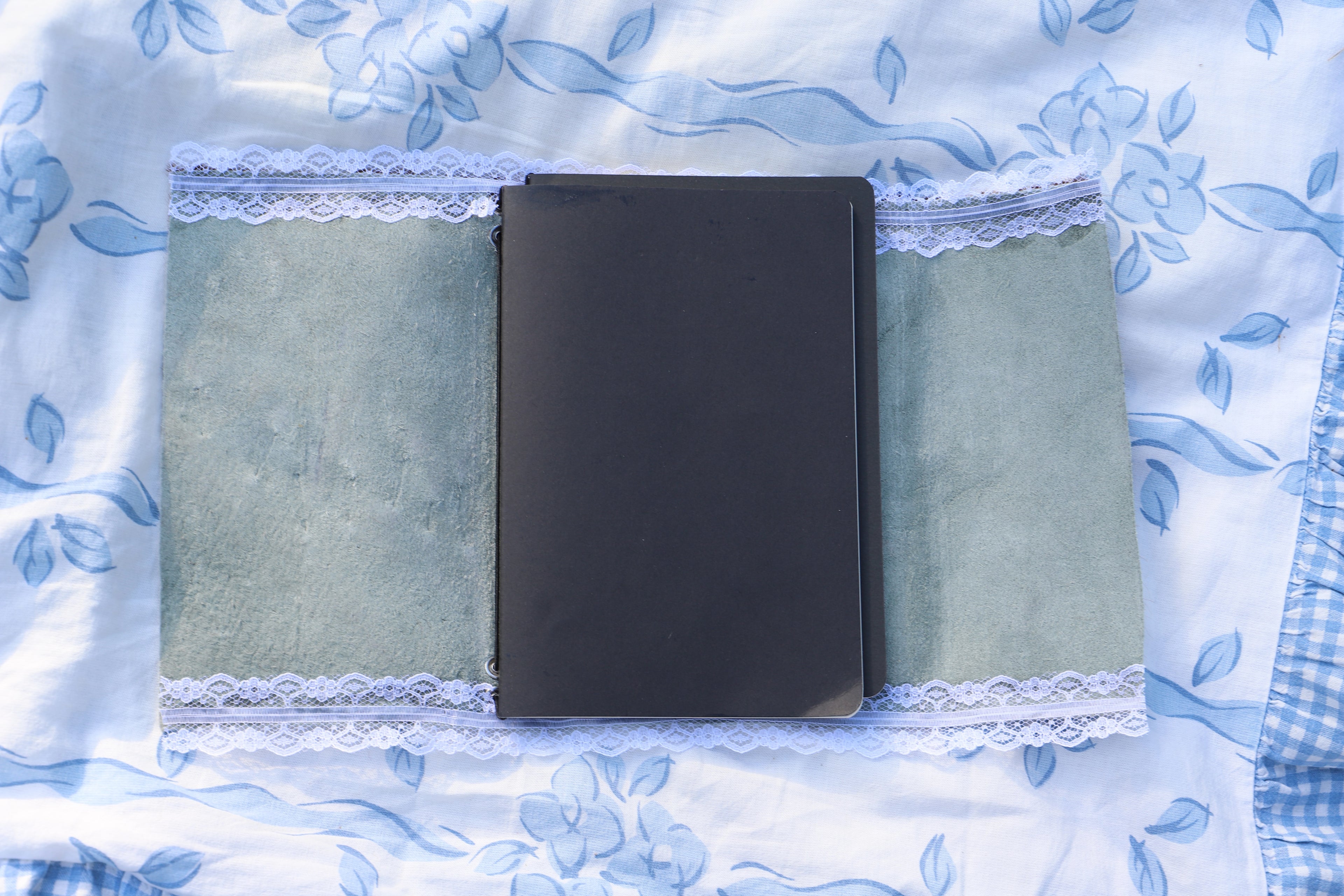 Carnet Brume — Pinky Promises (4)