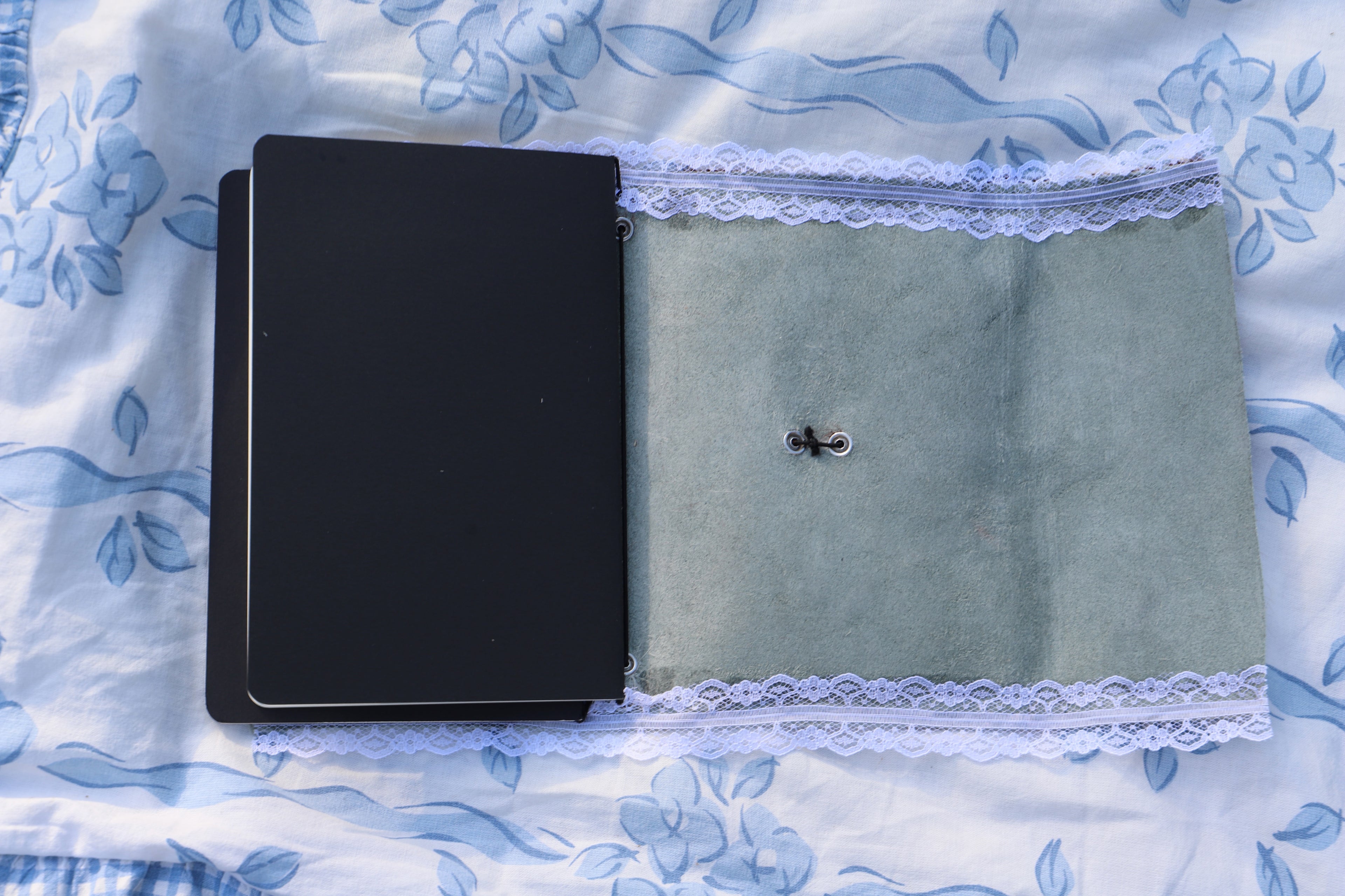 Carnet Brume — Pinky Promises (5)